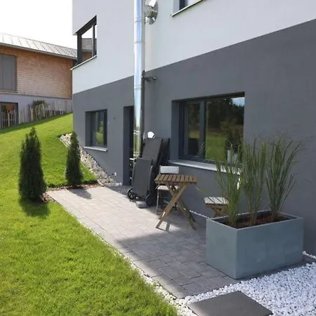 Apartamento With Private Garden And Mountain Views